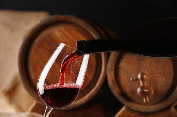 Как правильно подавать вино