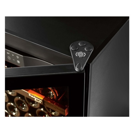 Винный шкаф EuroCave V-Pure-M Стеклянная дверь Full glass, цвет - черный, максимальная комплектация